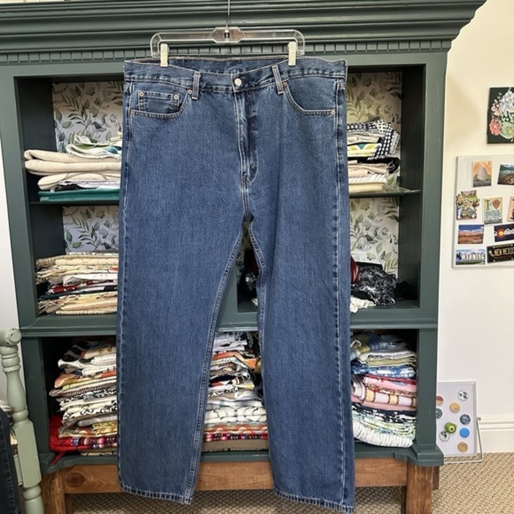 Levis 505 Jeans Mens 42x32‎ Blue Denim Straight Leg Zip Fly Classic Medium Wash